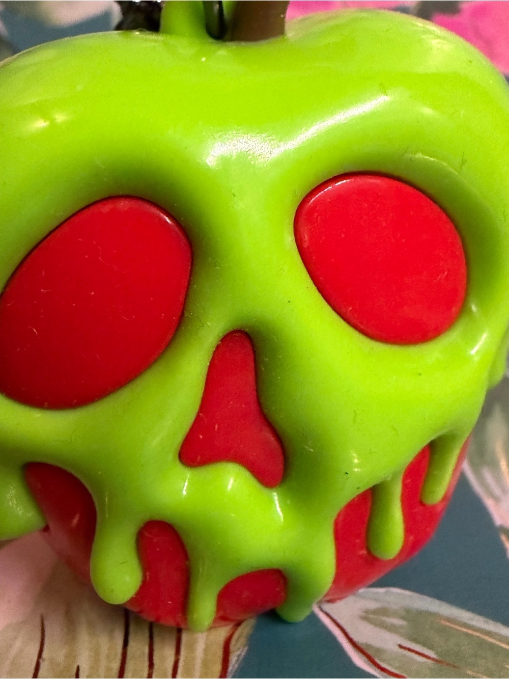 Bath & Body Works Disney Villains Evil Queen Poison Apple PocketBac Holder Glow - Picture 6 of 8